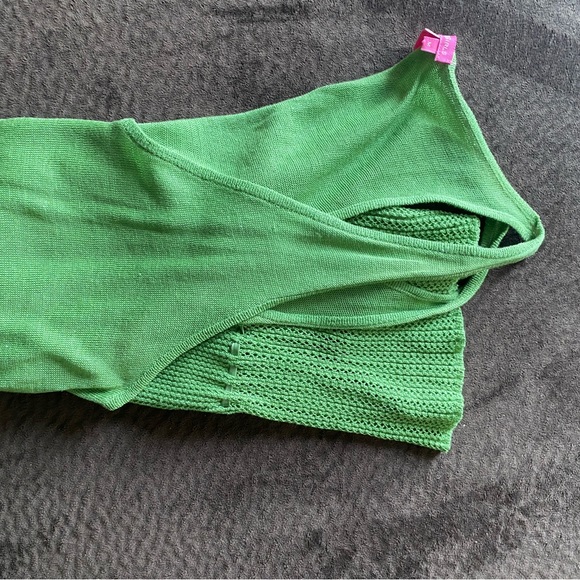 Cute summer BCBG sweater tank. Beautiful green in Medium. - Picture 4 of 5